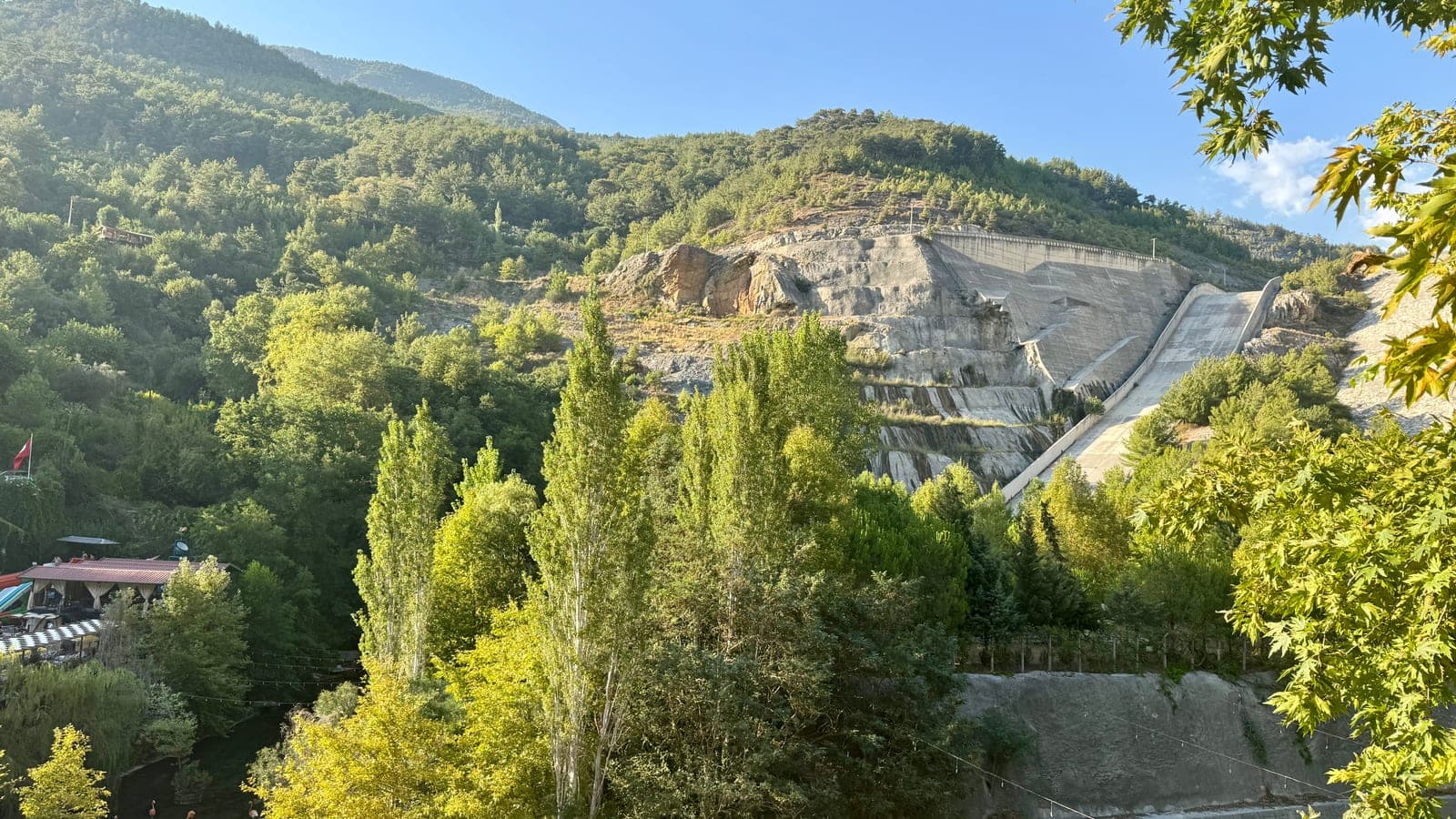 The Dim river running clear between the mountains
