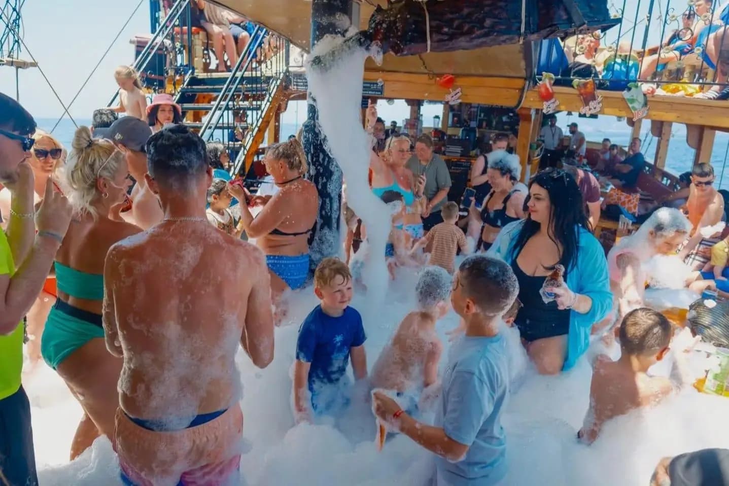 Alanya: Pirate- Party Boat Tour with Lunch & Drinks