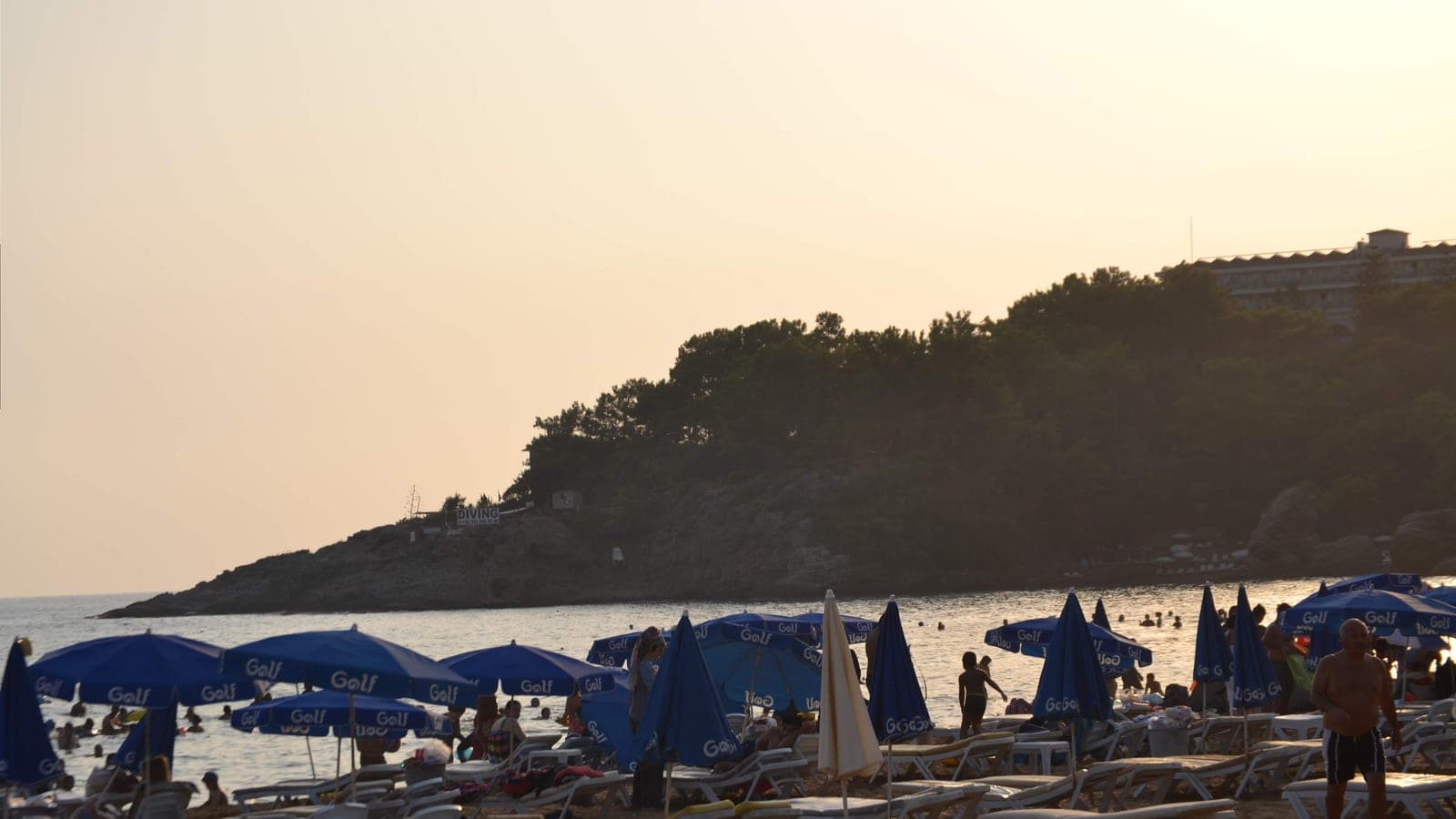 Fine pale sand and shallow turquoise water at İncekum beach